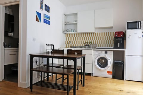 Kitchen or kitchenette, Dining area, kitchen