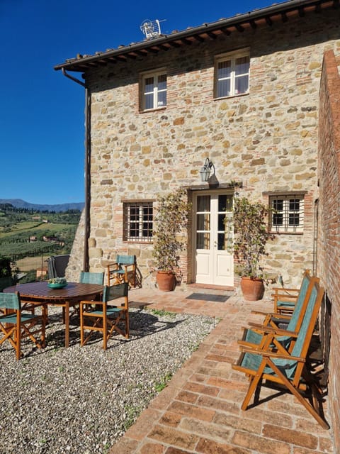 Property building, Patio, Facade/entrance, Day, Natural landscape, Dining area, Mountain view, sunbed