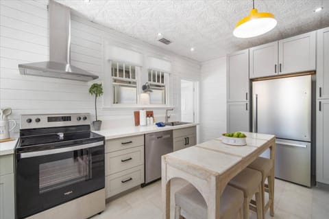 Kitchen or kitchenette, Dining area, dishwasher, oven, stove, toaster, kitchen