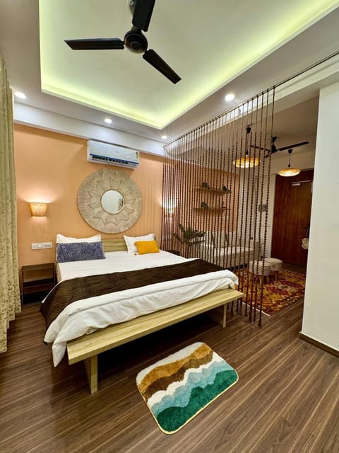 Photo of the whole room, Bedroom