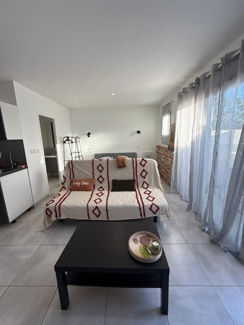 Bed, Living room, Bedroom