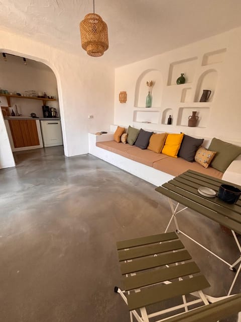 Kitchen or kitchenette, Seating area