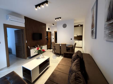 TV and multimedia, Kitchen or kitchenette, Living room, Seating area, Dining area, air conditioner