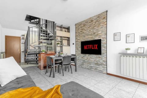 TV and multimedia, Living room, Seating area, Dining area, Evening entertainment