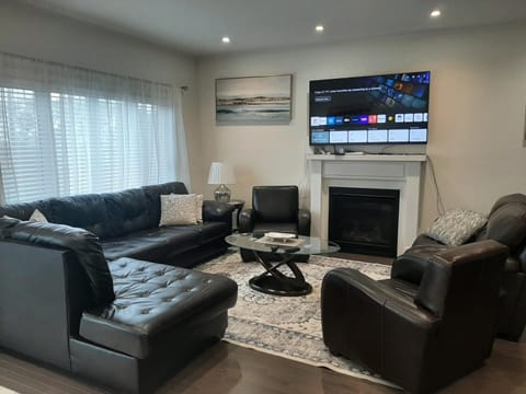 Communal lounge/ TV room, TV and multimedia, Seating area, Evening entertainment