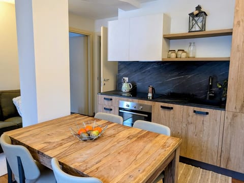 Kitchen or kitchenette, Dining area, pet friendly, stove