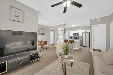 TV and multimedia, Kitchen or kitchenette, Living room