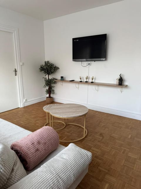 Courbevoie Apartment - HBA Apartment in Courbevoie