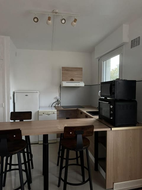 Courbevoie Apartment - HBA Apartment in Courbevoie