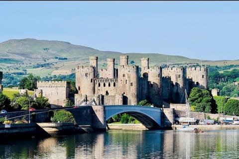 Denzels Den Apartment 2 Apartment in Wales