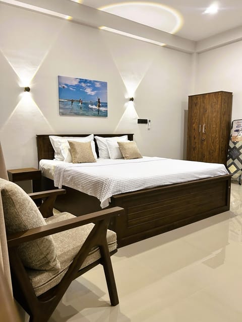Bed, Living room, Photo of the whole room, Seating area, Bedroom, wardrobe