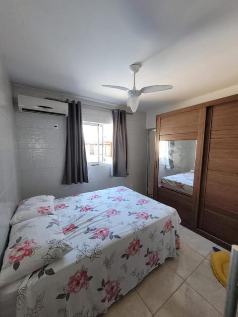 Photo of the whole room, Bedroom, wardrobe