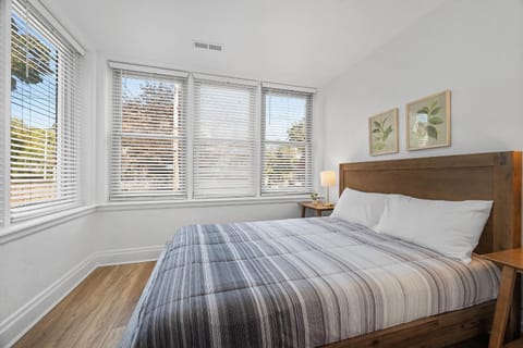 Pittsburgh Shadyside 1A Bright and Stylish Private Bedroom with Shared Bathroom Vacation rental in Shadyside