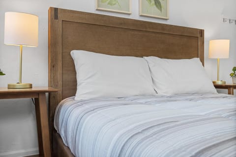 Pittsburgh Shadyside 1A Bright and Stylish Private Bedroom with Shared Bathroom Vacation rental in Shadyside