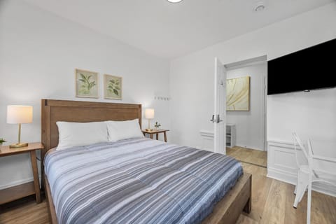 Pittsburgh Shadyside 1A Bright and Stylish Private Bedroom with Shared Bathroom Vacation rental in Shadyside