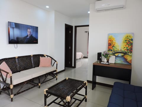 TV and multimedia, Living room, Seating area, air conditioner