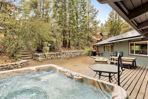 Arlberg Village Haus Game Room Walk to the Slopes House in Big Bear