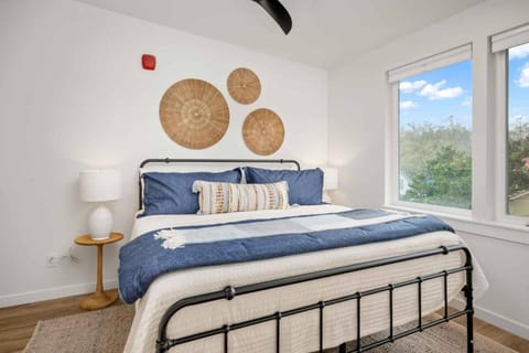 Ebb916 Modern Loft, Heart of Taft District, Walkable to Beach House in Lincoln City