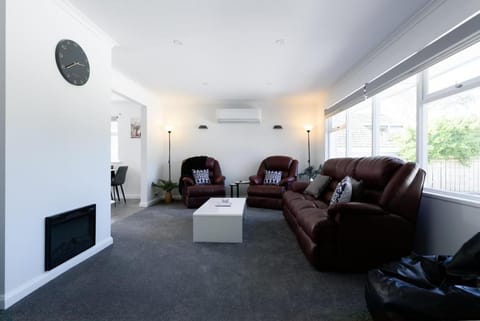 Modern Ease in East Devonport House in Devonport