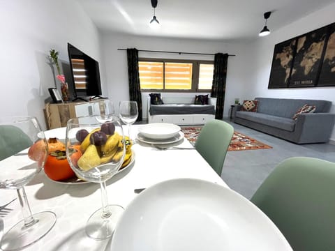 Living room, Seating area, Dining area
