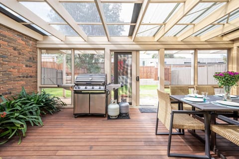 BBQ facilities, Kitchen or kitchenette, Dining area