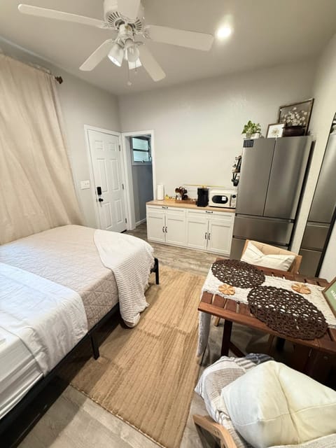 Cozy Guest house near FSU Trails and the airport Bed and Breakfast in Tallahassee