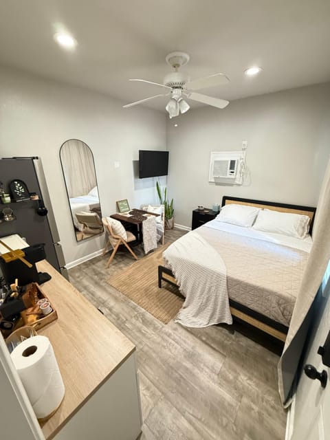 Cozy Guest house near FSU Trails and the airport Bed and Breakfast in Tallahassee