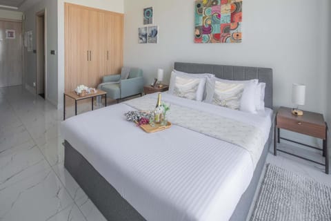 Bed, Living room, wardrobe