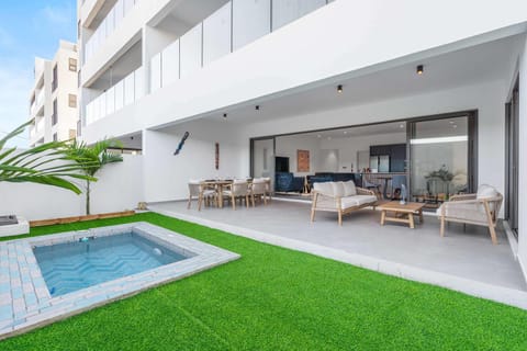 Property building, Balcony/Terrace, Swimming pool