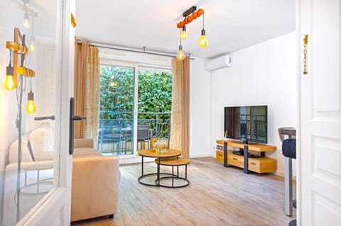 Communal lounge/ TV room, TV and multimedia, Living room, Seating area