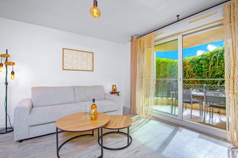 Balcony/Terrace, Living room, Seating area, Dining area