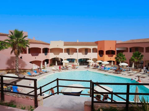 Property building, Day, Pool view, Swimming pool, sunbed