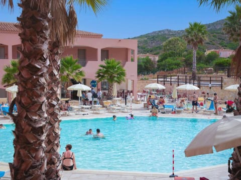 Day, Pool view, Swimming pool, group of guests