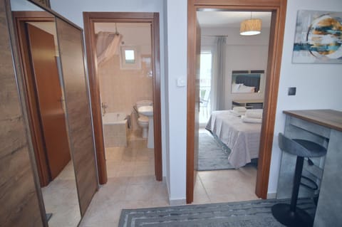 Bed, Bathroom, Kitchen or kitchenette, Photo of the whole room, Bedroom, wardrobe