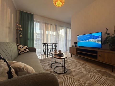 Communal lounge/ TV room, TV and multimedia, Living room, Seating area, Evening entertainment