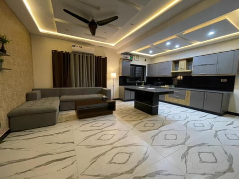 Kitchen or kitchenette, Living room, Seating area