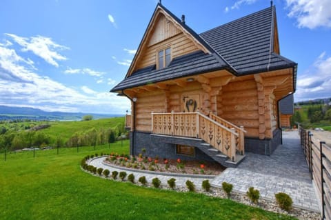 Property building, Spring, Day, Natural landscape, Garden, Garden view, Mountain view
