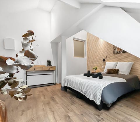 Bed, Photo of the whole room, Bedroom