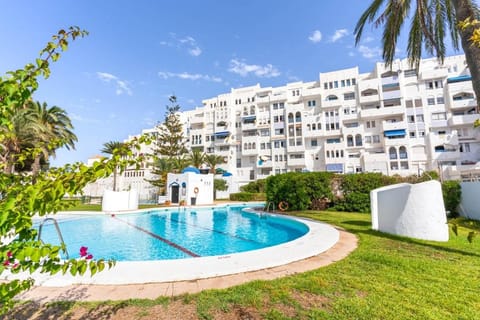 Day, Natural landscape, Garden, Garden view, Pool view, Swimming pool