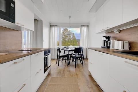 NEW! Koda Aava - Parking, River View, Luxe Apartment in Rovaniemi