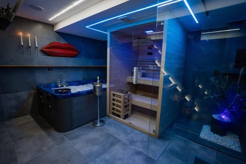 Hot Tub, Sauna, Bathroom, Spa and wellness centre/facilities, Spa and wellness centre/facilities