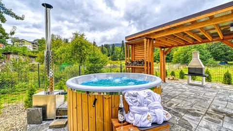 Garden, Hot Tub