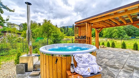 Garden, Hot Tub