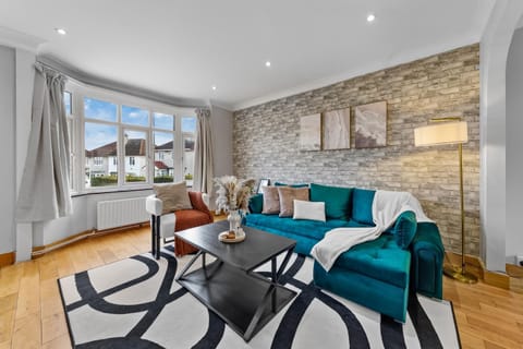 Living room, Seating area, heating, heating, internet, internet