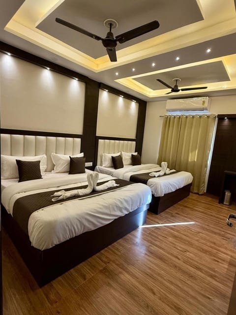 Bed, air conditioner