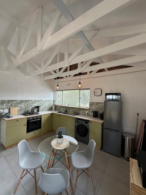 Kitchen or kitchenette, Dining area, oven, stove, toaster