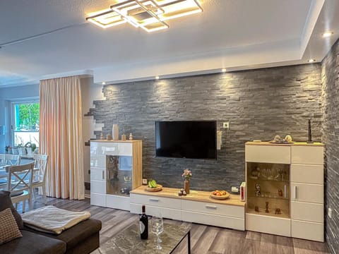TV and multimedia, Living room, Food and drinks, Seating area, Dining area, Food
