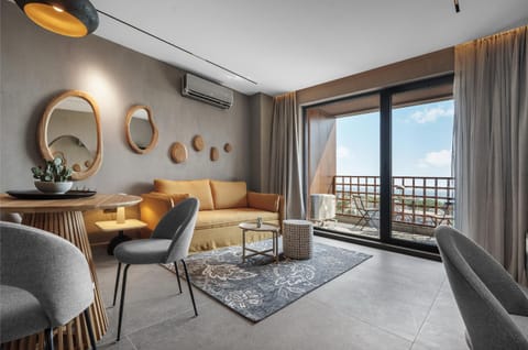 Balcony/Terrace, Living room, Seating area, Dining area, air conditioner