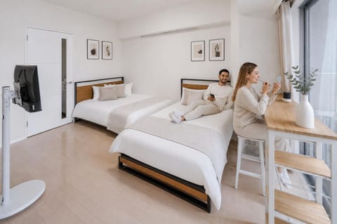 People, TV and multimedia, Photo of the whole room, Bedroom