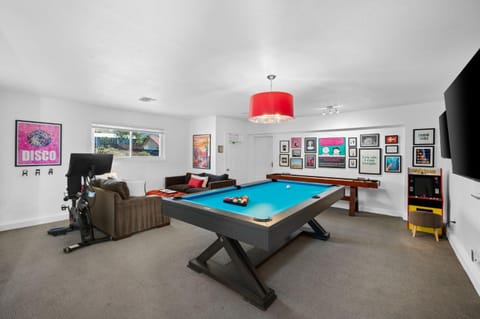 Mountain View Oasis - Private Pool, Game Room & Fire Pit Overlooking Coachella Valley House in Desert Hot Springs